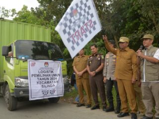 lepas-distribusi-logistik-pemilu-2024,-bupati-sergai-harap-pesta-demokrasi-berlangsung-sukses,-aman-dan-damai