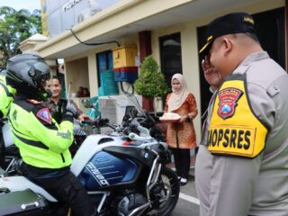 Kunjungi Polres Pamekasan, Kapolda Jatim Patroli Jalur Pantura Jelang Pilpres 2024