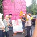 heboh-video-pose-penyelenggara-pemilu-pegang-banner-paslon-pilpres,-bawaslu-:-itu-penertiban-apk-bersama-aparat