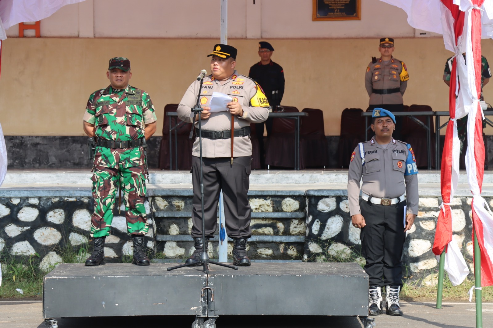 polres-pamekasan-gelar-apel-pergeseran-pasukan-operasi-mantap-brata-semeru-2024