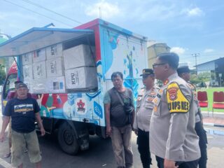 wakapolresta-tangerang-cek-pendistribusian-logistik-di-ppk-mauk