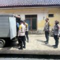 pastikan-aman,-wakapolresta-tangerang-cek-pengawalan-distribusi-logistik-pemilu-di-kresek-dan-gunung-kaler