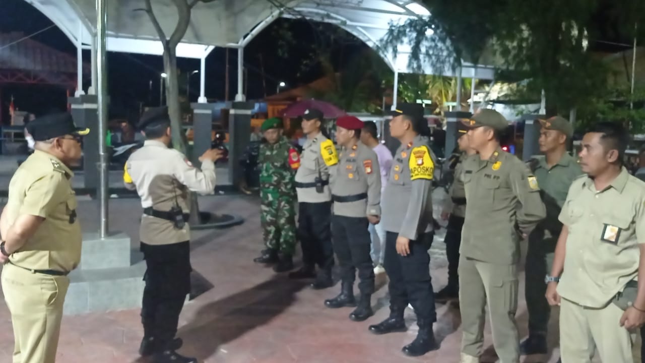 patroli-gabungan-tni-polri,-satpol-pp,-dan-pemda-di-kepulauan-seribu-utara-antisipasi-gangguan-pemilu