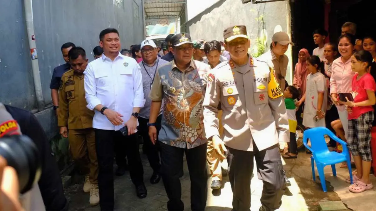 bupati-gowa-dampingi-pj-gubernur-sulsel-tinjau-proses-pencoblosan-di-tps