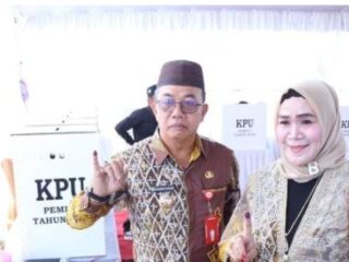 Pejabat (PJ) Bupati Tapin Monitor Pelaksanaan Pemilu, Seusai Mencoblos