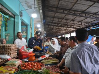 Pj. Walikota Letnan Pantau Harga Kebutuhan Pokok Di Pasar