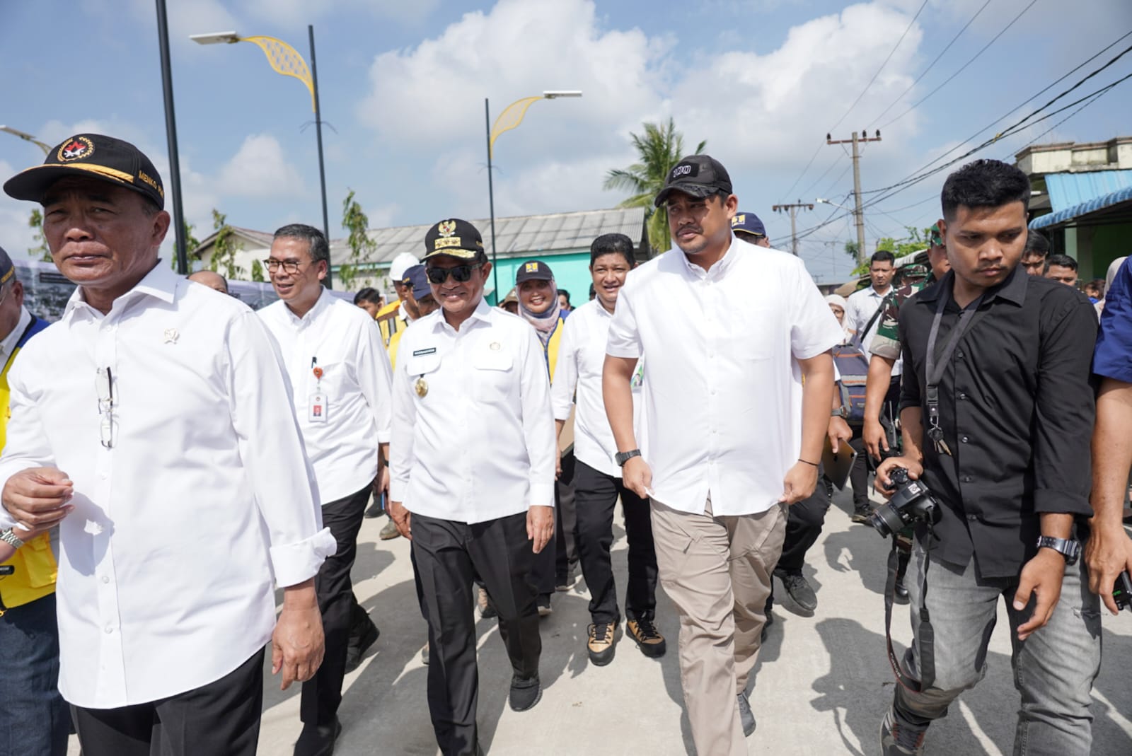 lihat-progres-penataan-kawasan-atasi-kemiskinan-ekstrem,-bobby-nasution-dan-menko-pmk-tinjau-belawan-bahari