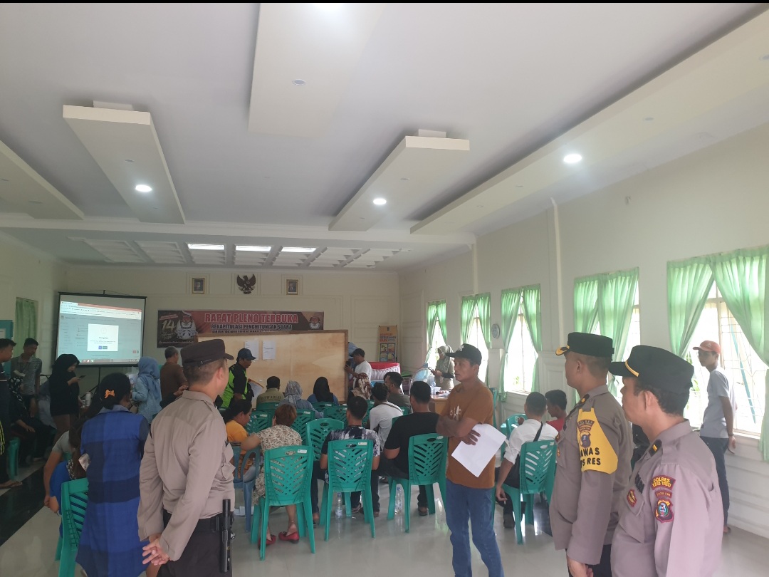 polres-tebing-tinggi-laksanakan-pengawalan-rekapitulasi-penghitungan-suara-di-kantor-ppk