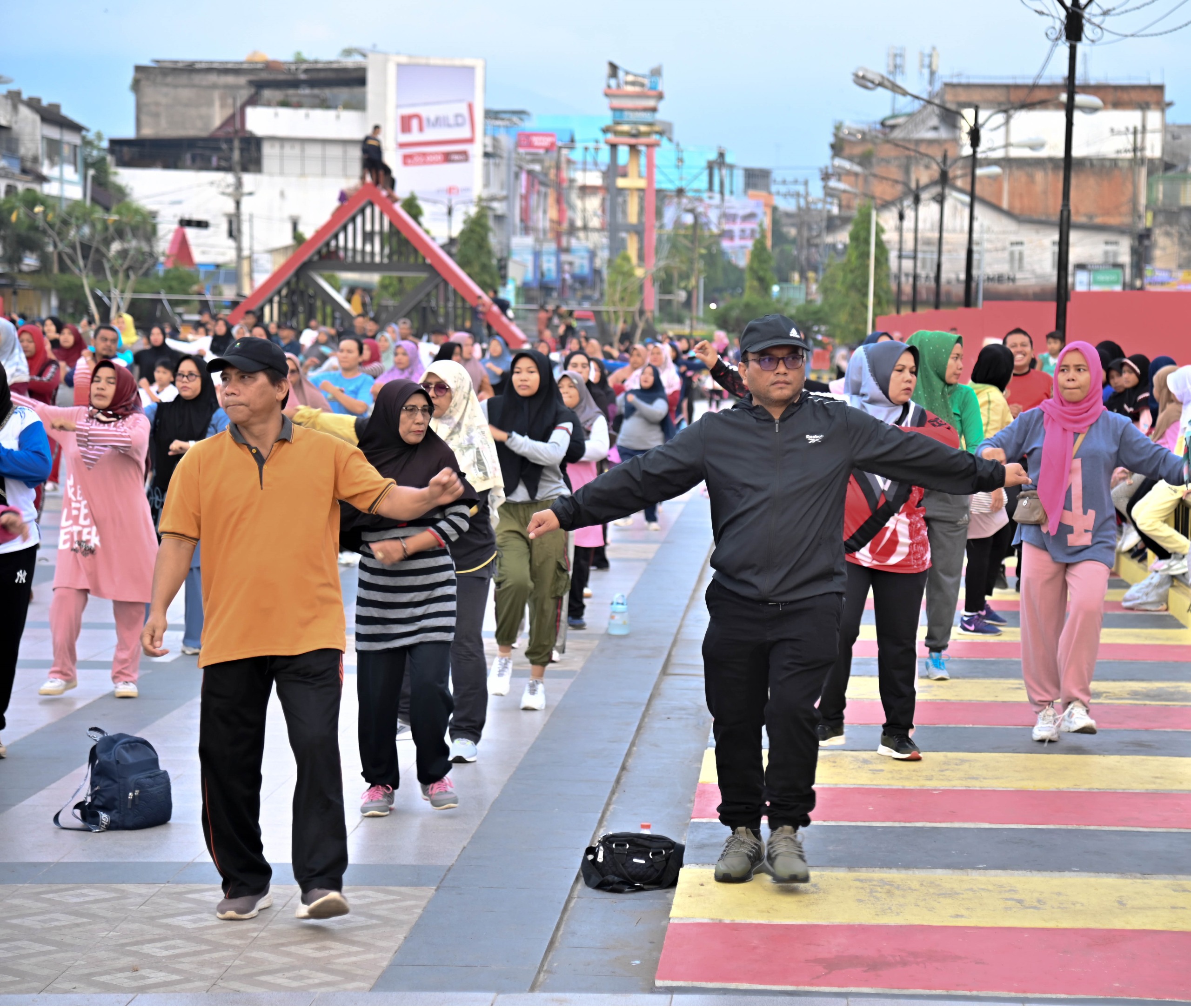 wali-kota-padangsidimpuan-letnan-dalimunthe-bergabung-dalam-car-free-day-:-dorong-kesehatan-masyarakat-dan-ekonomi-lokal