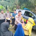 polisi-peduli,-jajaran-polres-tebingtinggi-berikan-bantuan-kepada-korban-banjir-di-desa-simalas-sipispis