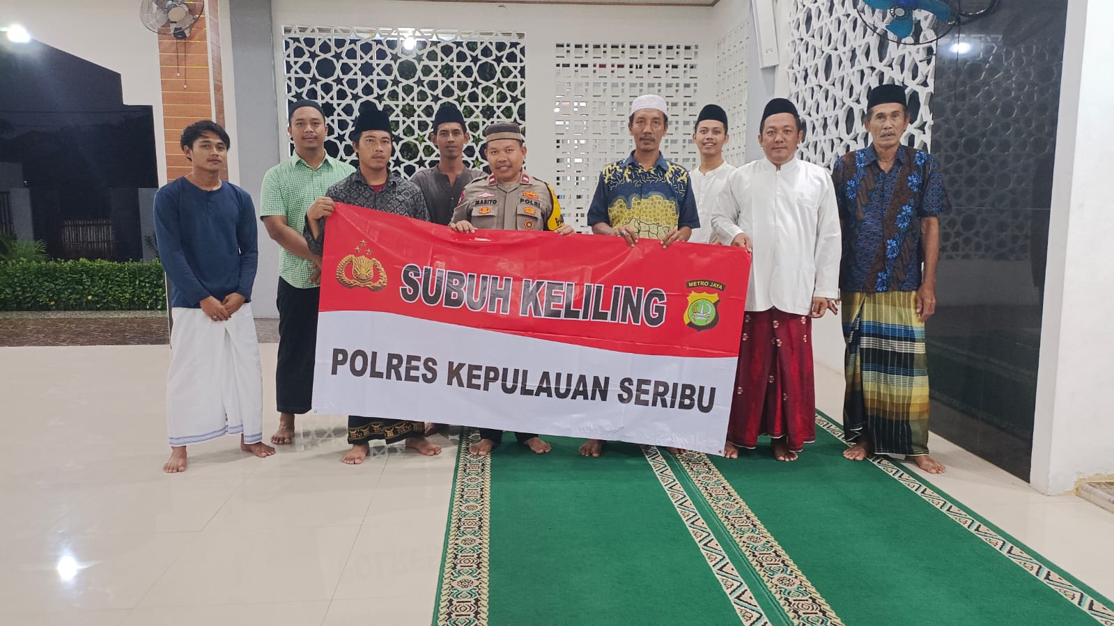 bhabinkamtibmas-pulau-untung-jawa-polres-kepulauan-seribu-gelar-giat-cooling-system-dalam-subuh-keliling