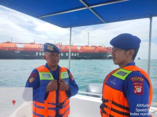 team-patroli-satpolair-polres-kepulauan-seribu-beraksi-di-perairan-pulau-damar-untuk-antisipasi-kejahatan-laut