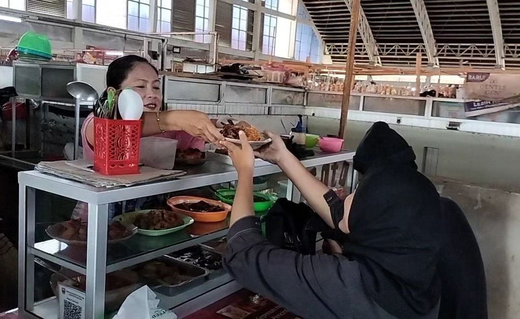 beras-naik,-pedagang-warung-makan-terpaksa-kurangi-porsi