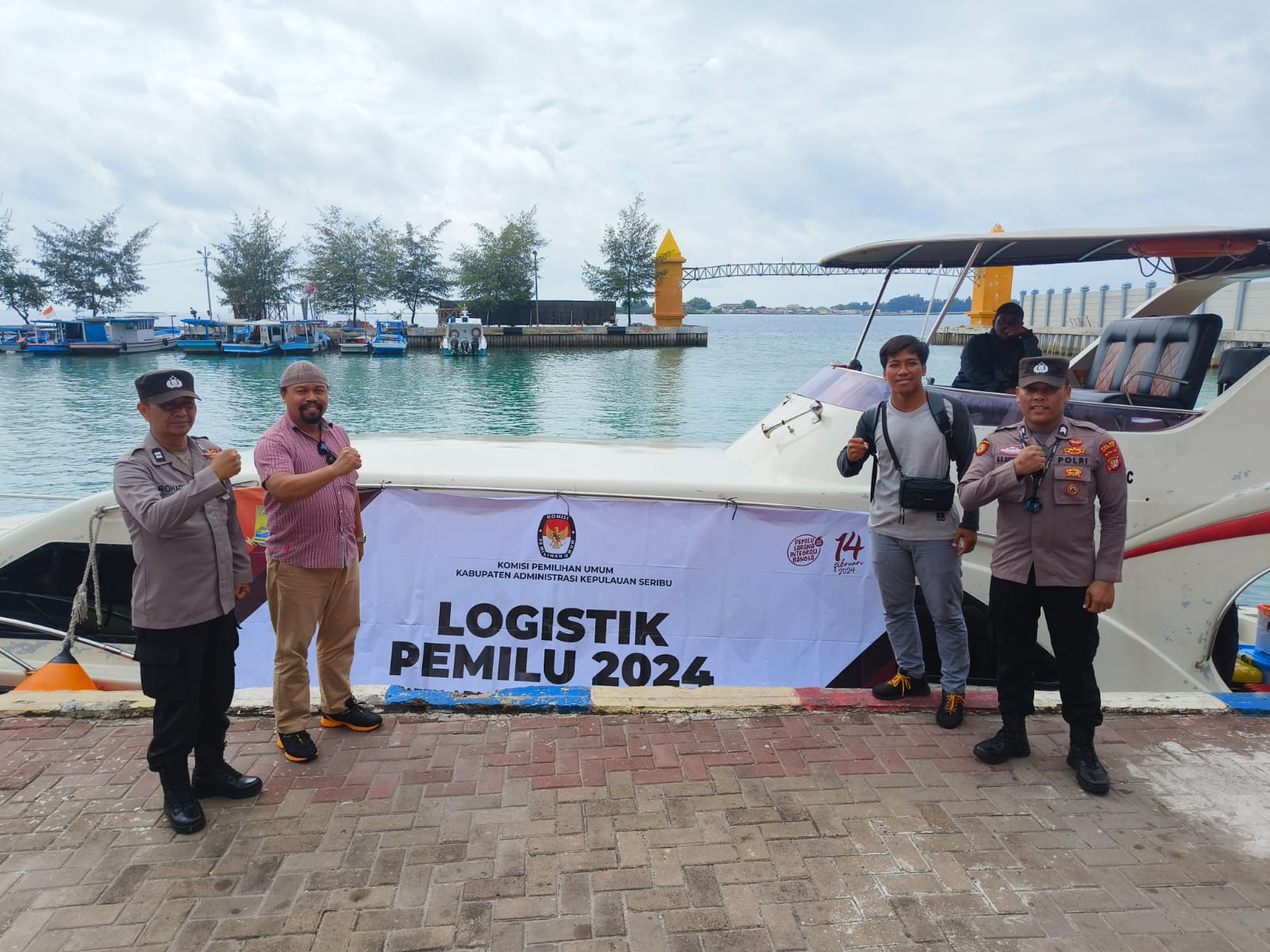 polres-kepulauan-seribu-sukses-amankan-pengiriman-logistik-pemilu-dari-gudang-logistik-kpu-kepulauan-seribu-ke-kantor-kpu-provinsi-dki-jakarta