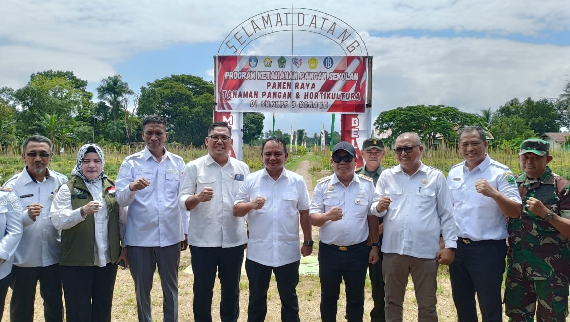 penjabat-(pj)-gubernur-sultra-bersama-pj-bupati-konawe-hadiri-panen-raya-tanaman-hortikultura