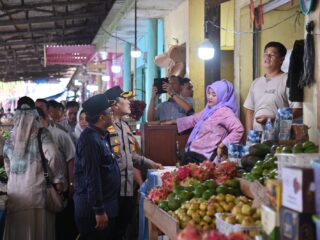 Pj. Walikota Padangsidimpuan  Pantau Harga Kebutuhan Pokok Di Pasar Sangkumpal Bonang