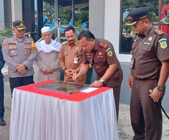 kejati-provinsi-kalsel-resmikan-gedung-kejaksaan-negeri-tala-yang-baru