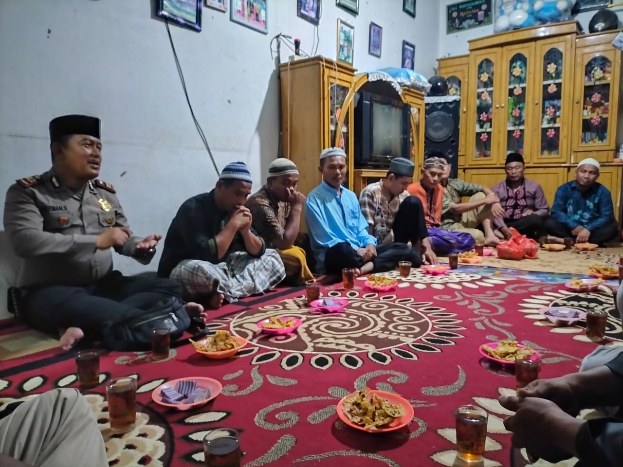 ajak-warga-bersinergi,-kapolsek-dolok-merawan-hadiri-wirid-yasin-di-desa-nagaraja-1