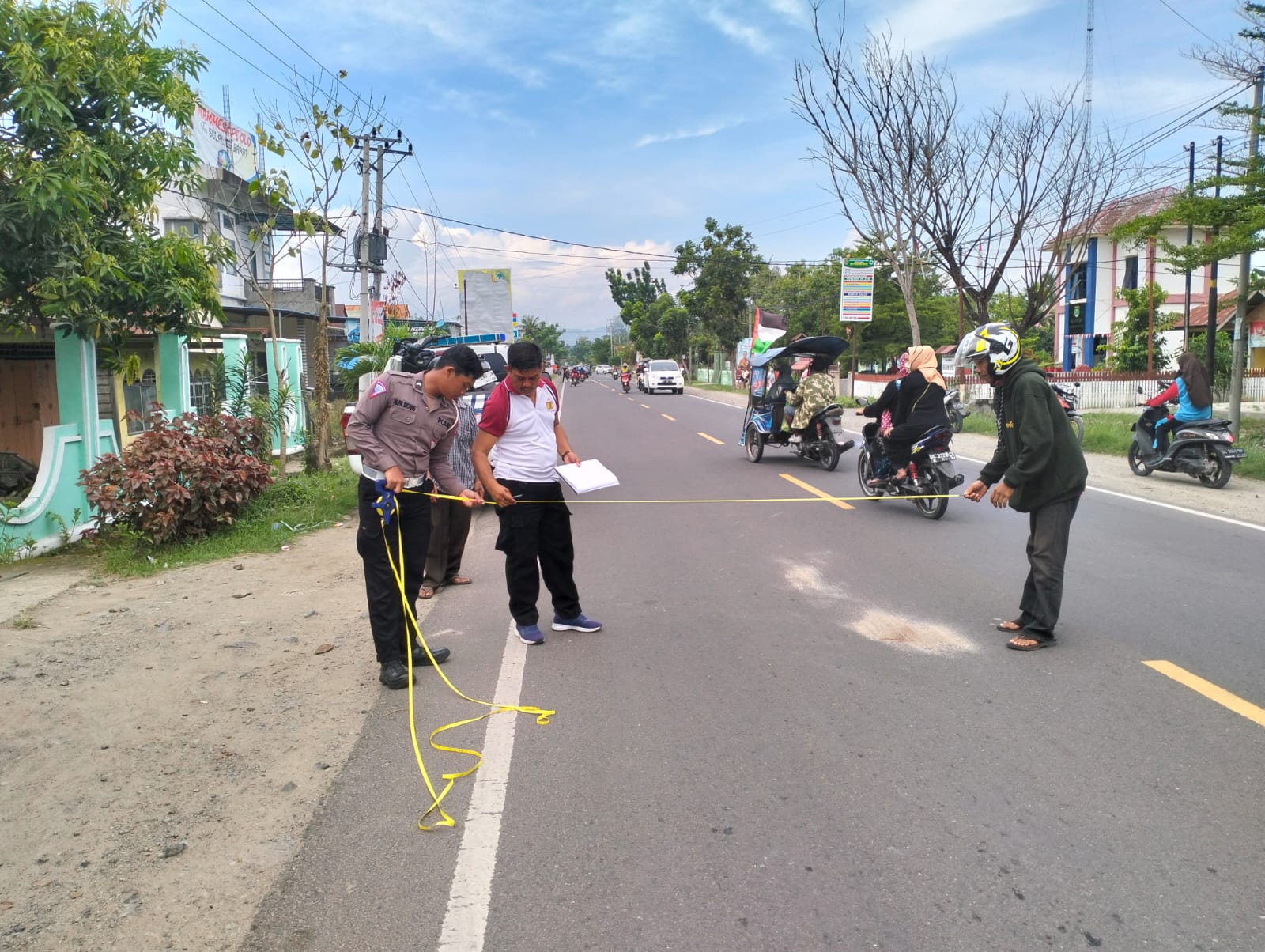 gerak-cepat-personil-unit-lantas-polsek-wonomulyo-mendatangi-tkp-lakalantas