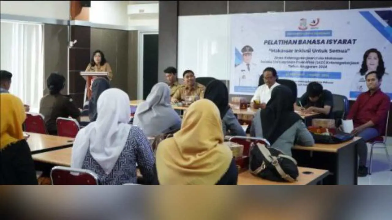 wujudkan-makassar-kota-inklusi-&-ramah-disabilitas,-disnaker-gelar-pelatihan-bahasa-isyarat