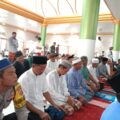 wakapolsek-ksu-dan-bhabinkamtibmas-adakan-giat-“cooling-system-jumat-keliling”-di-masjid-anni’mah,-pulau-panggang