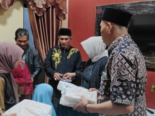 jelang-ramadhan,-kth-wana-lestari-bagikan-60-paket-sembako-kepada-anak-yatim