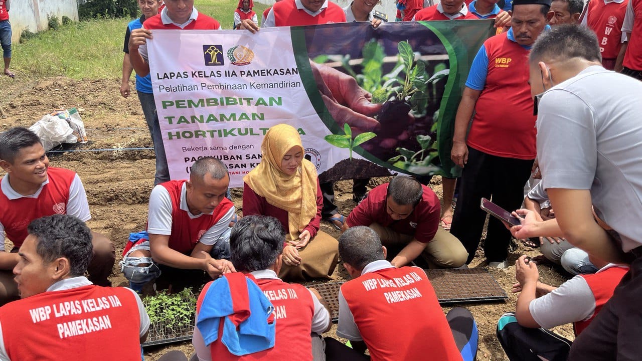 ciptakan-wbp-produktif,-lapas-pamekasan-berikan-pelatihan-pembinaan-kemandirian-pertanian