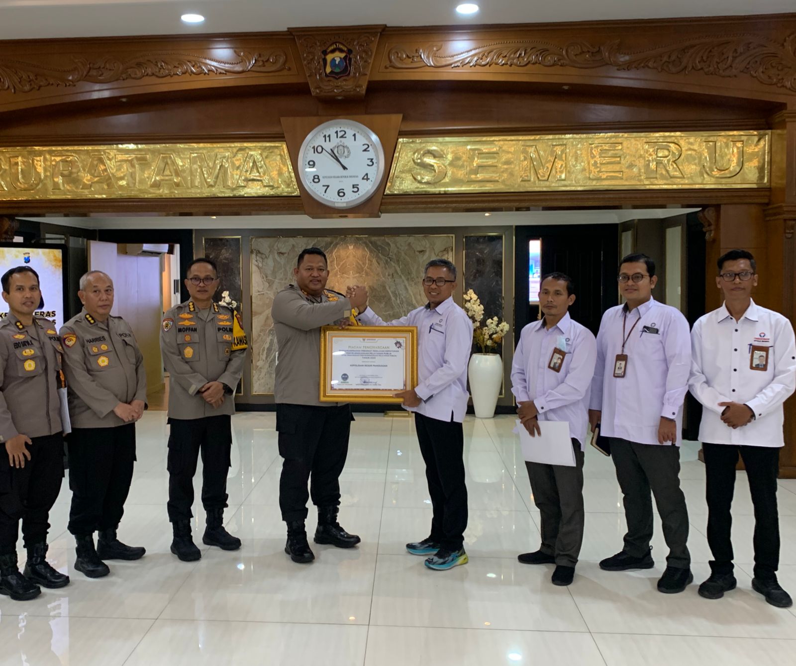 polres-pamekasan-sabet-dua-penghargaan-dari-ombudsman-dan-polda-jatim