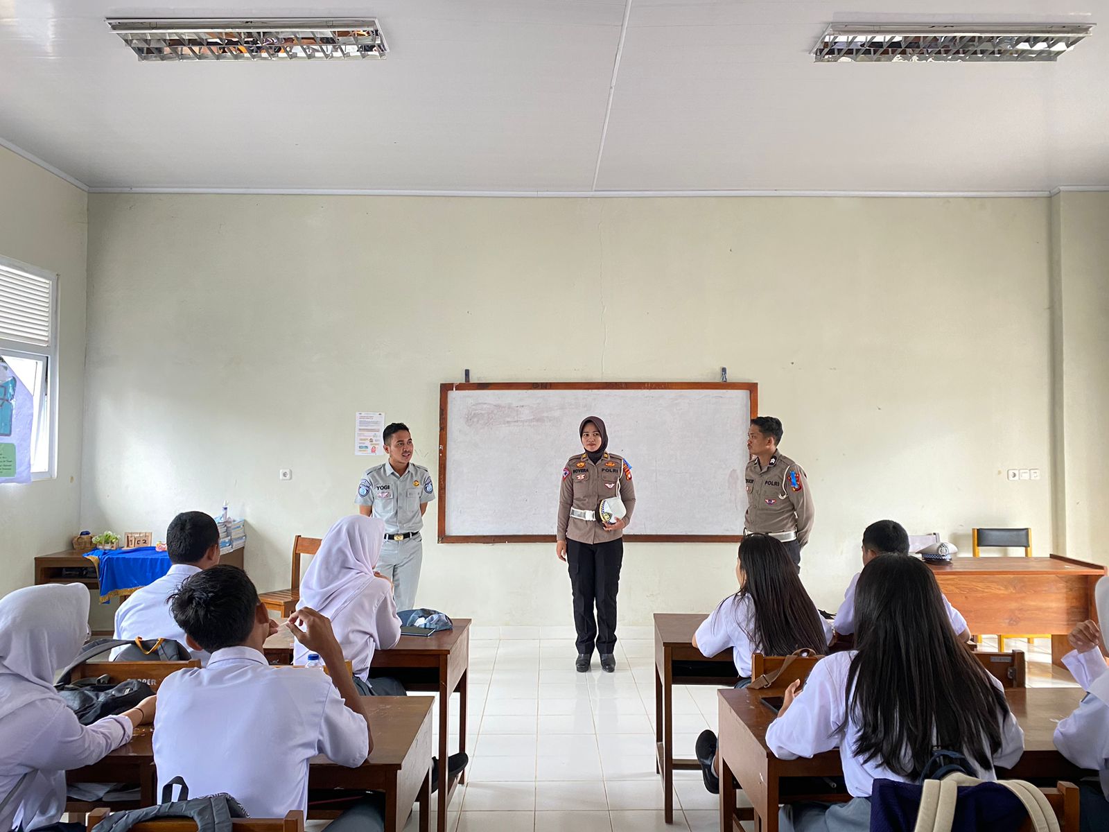 gandeng-jasa-raharja,-ditlantas-blusukan-ke-sma-2-mamuju