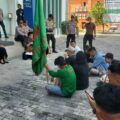 sempat-bakar-ban-bekas,-polresta-mamuju-kawal-dan-amankan-aksi-unras-di-bpjs-mamuju