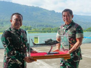 Delapan ( 8 ) Heli Penerbad Menyerang Sasaran Di Cipatat