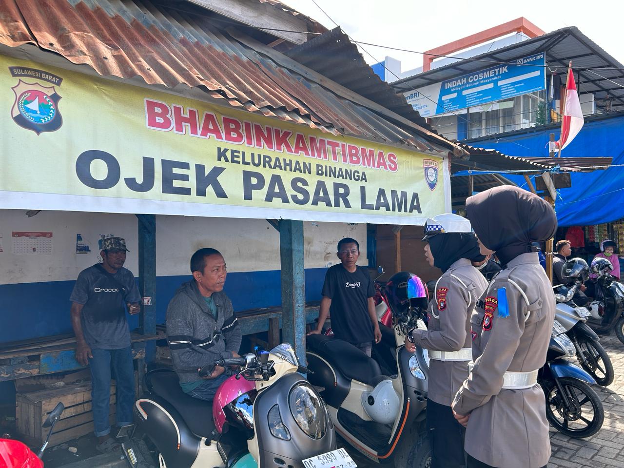 edukasi-tertib-berkendara,-ditlantas-polda-sulbar-susuri-anak-sekolah-dan-komunitas-ojek