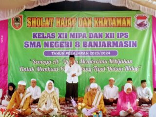 siswa-kelas-xii-mipa-dan-xii-ips-sman-8-banjarmasin-gelar-sholat-hajat-dan-khataman-al-quran