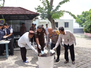 Polres Kep. Seribu Musnahkan Barang Bukti Narkoba hasil Restorative Justice