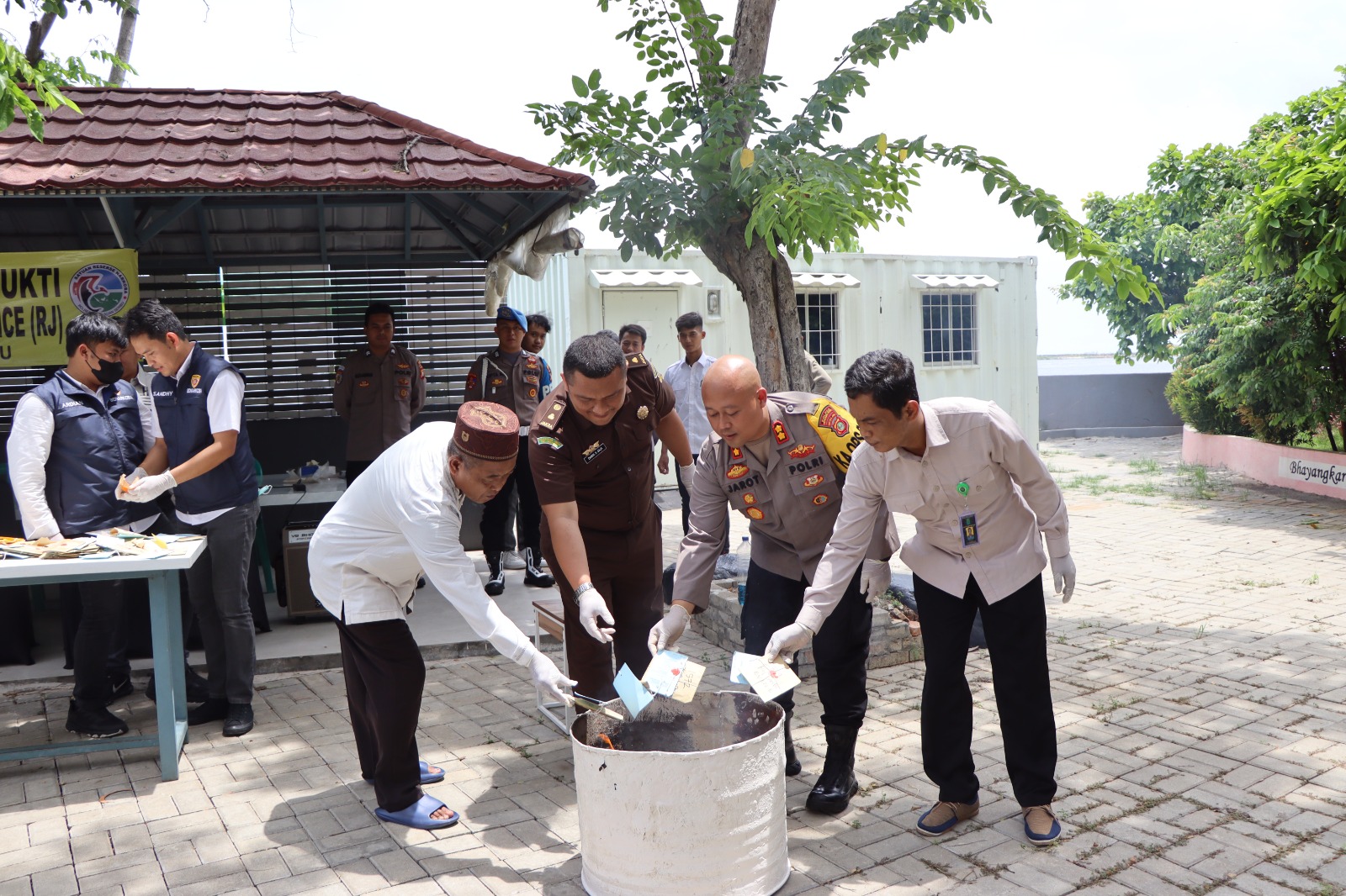 polres-kep.-seribu-musnahkan-barang-bukti-narkoba-hasil-restorative-justice