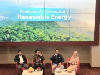 di-hadapan-mahasiswa-unhas,-gm-pln-uid-sulselrabar-paparkan-transisi-energi