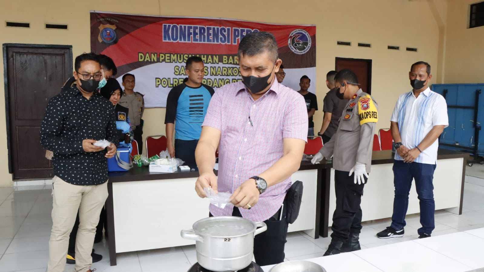 polres-sergai-musnahkan-2.7-kg-sabu