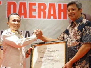 Kasatpol PP Makassar Ikhsan Raih Penghargaan Terbaik 1 Capaian SPM Trantibumlinmas Provinsi Sulsel