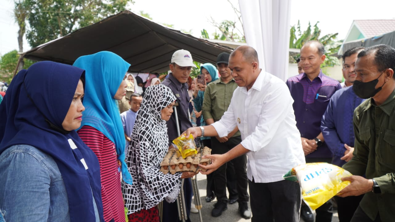 antisipasi-inflasi-menjelang-ramadhan,-faisal-hasrimy-gelar-gerakan-pasar-murah-di-kecamatan-sei-lepan