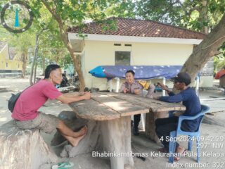 Bhabinkamtibmas Pulau Kelapa Sambangi Warga, Ajak Tingkatkan Kamtibmas Jelang Pilkada 2024