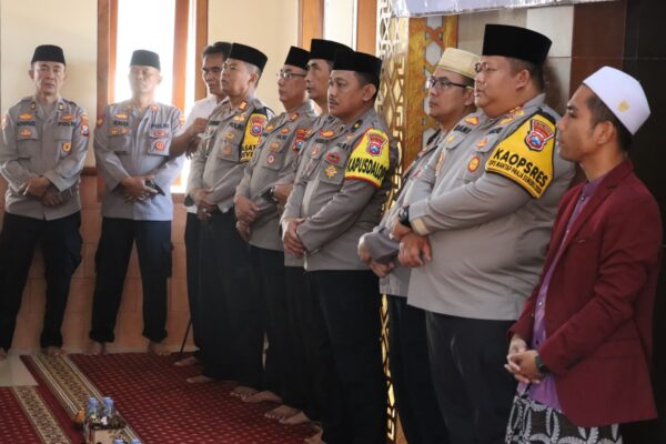 Bukti Cinta kita kepada Nabi Muhammad SAW, Polres Pamekasan Gelar peringatan Maulid Nabi dan Santuni Anak Yatim