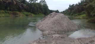 Lapor Pak Kapolres Tebing tinggi..Ada Aktivitas galian C Sertu Di Sungai Bah bolon