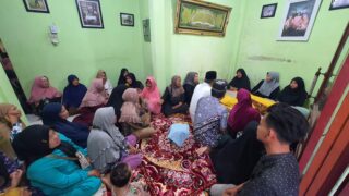 Bursah Zarnubi Melayat ke Rumah Duka Alm. Sukri