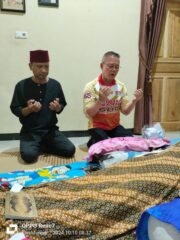 Tak Banyak yang Berubah Kak Wari Selalu Meluangkan Waktu untuk Melayat Jika Ada Warga yang Meninggal Dunia