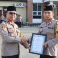 Bentuk Penghormatan Hari Santri 2024, Polres Pamekasan Melakukan Upacara dengan Menggunakan Kopyah Hitam