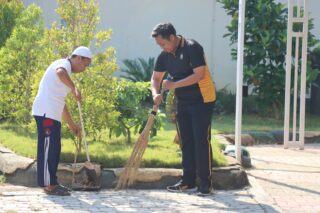 HUT Humas Polri, Si Humas Pamekasan Gelar Jumat Berkah di Masjid