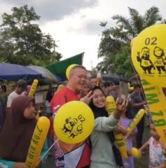 Blusukan ke Kalangan SP 6 Palembaja, Kak Wari Jaring Suara Masyarakat untuk Menangkan Bursah Widia