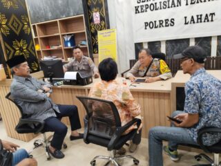 BURSAH ZARNUBI Dampingi Langsung Teamnya Melapor Ke Polres Lahat 