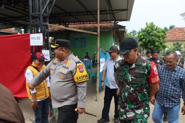 Pastikan Pencoblosan Pilkada Kondusif, Kapolres Bersama Forkopimda Lakukan Pengecekan Ke Kantor Kecamatan dan TPS