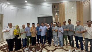 Momen Hangat di Blok C: Bursah Zarnubi, Cik Ujang, & Lidyawati Berbagi Keakraban